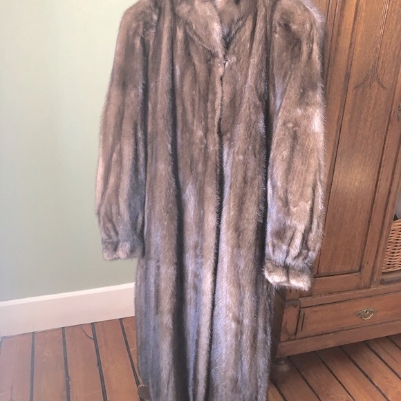 Majestic Genuine male Mink Coat size 12/14 (estimate) see measurements - Picture 2 of 11